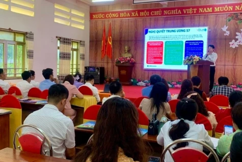 Buổi giới thiệu Thư viện số DLib K12 tại Hội nghị Tổng kết đổi mới chương trình và học bạ số bậc Tiểu học – tỉnh Đắk Nông